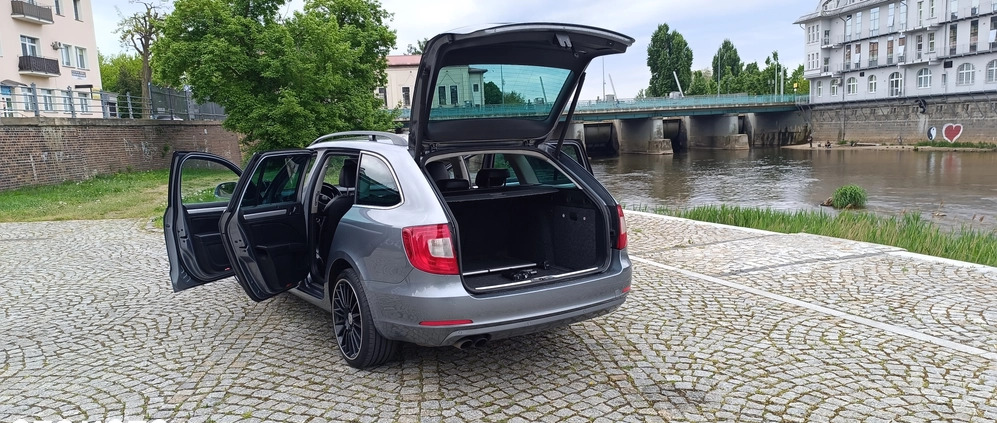 Skoda Superb cena 29999 przebieg: 299000, rok produkcji 2010 z Gubin małe 352